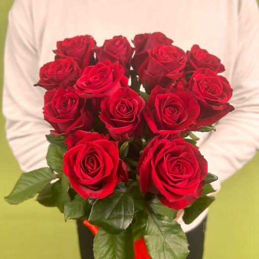 13 красных роз 60 см, Россия